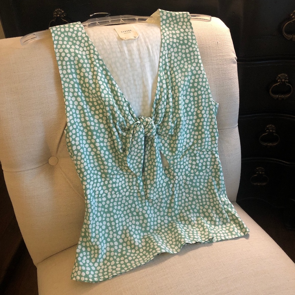 Sleeveless blouse, green with white dots
